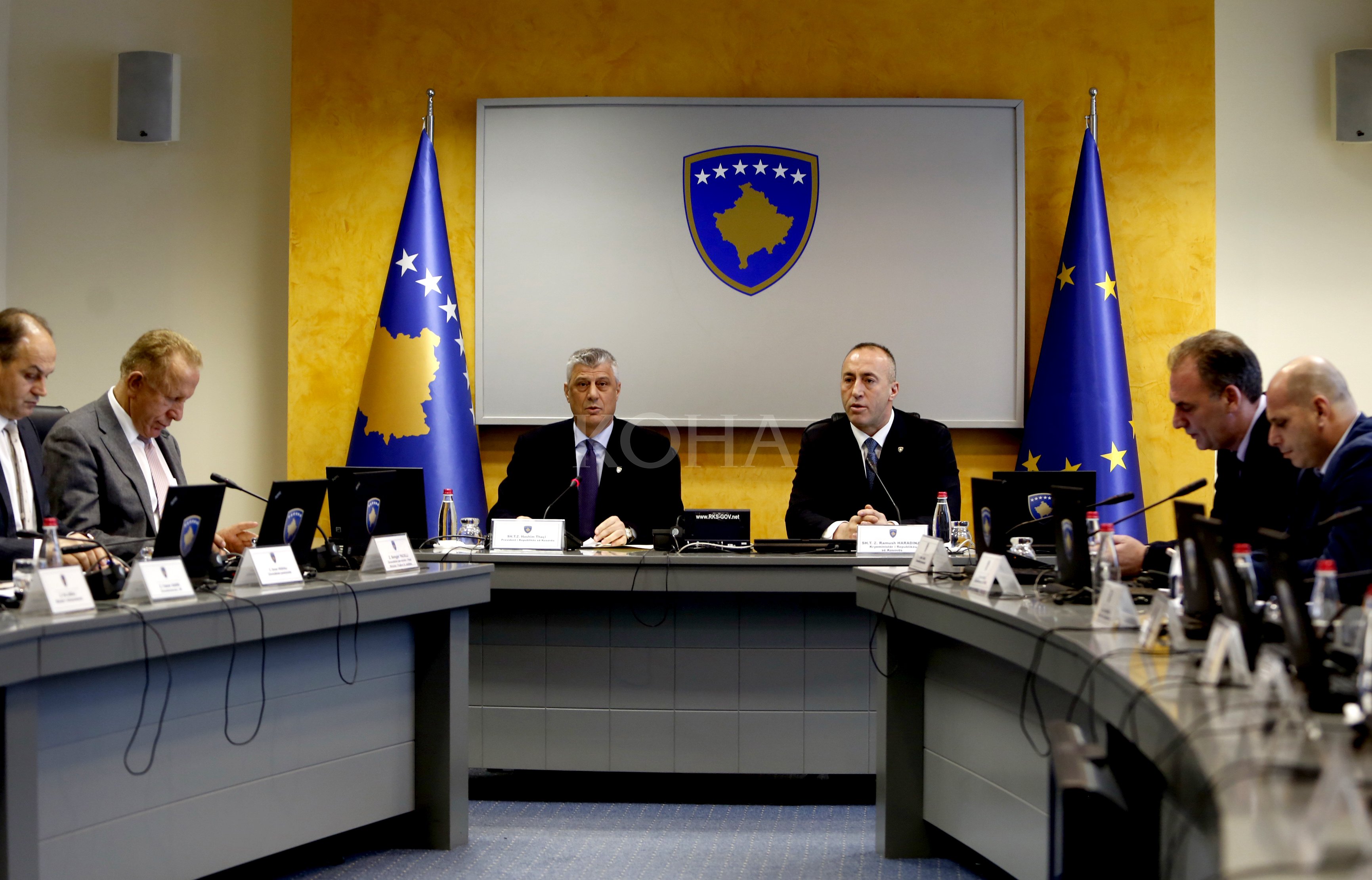 Thaçi “kthehet” në Qeveri për të nisur një praktikë të re të adresimit para ministrave