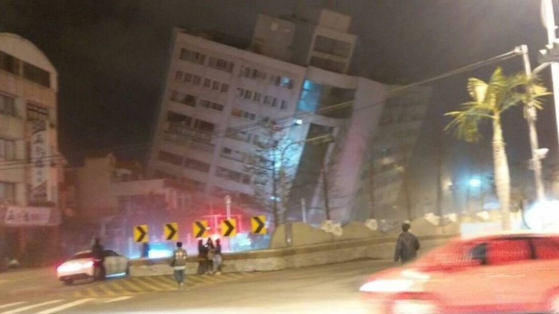 Dy të vdekur dhe qindra të plagosur nga tërmeti në Tajvan