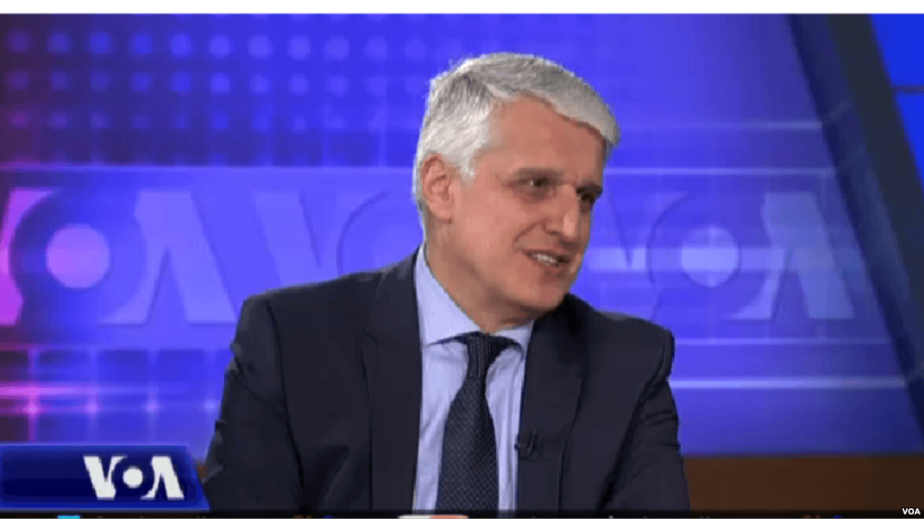 Majko i lumtur që gjuha shqipe do të mësohet njëherësh me anglishten në diasporë
