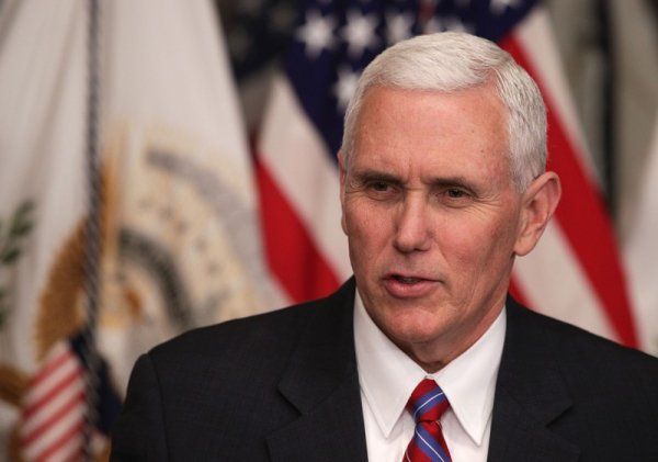 Mike R Pence Le FBI recherche des documents secrets dans la maison de Mike Pence ...