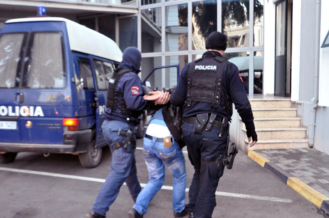 Arrestohet në Tiranë i kërkuari nga SHBA për krim kibernetik, pjesë e grupit të të arrestuarve edhe në Kosovë