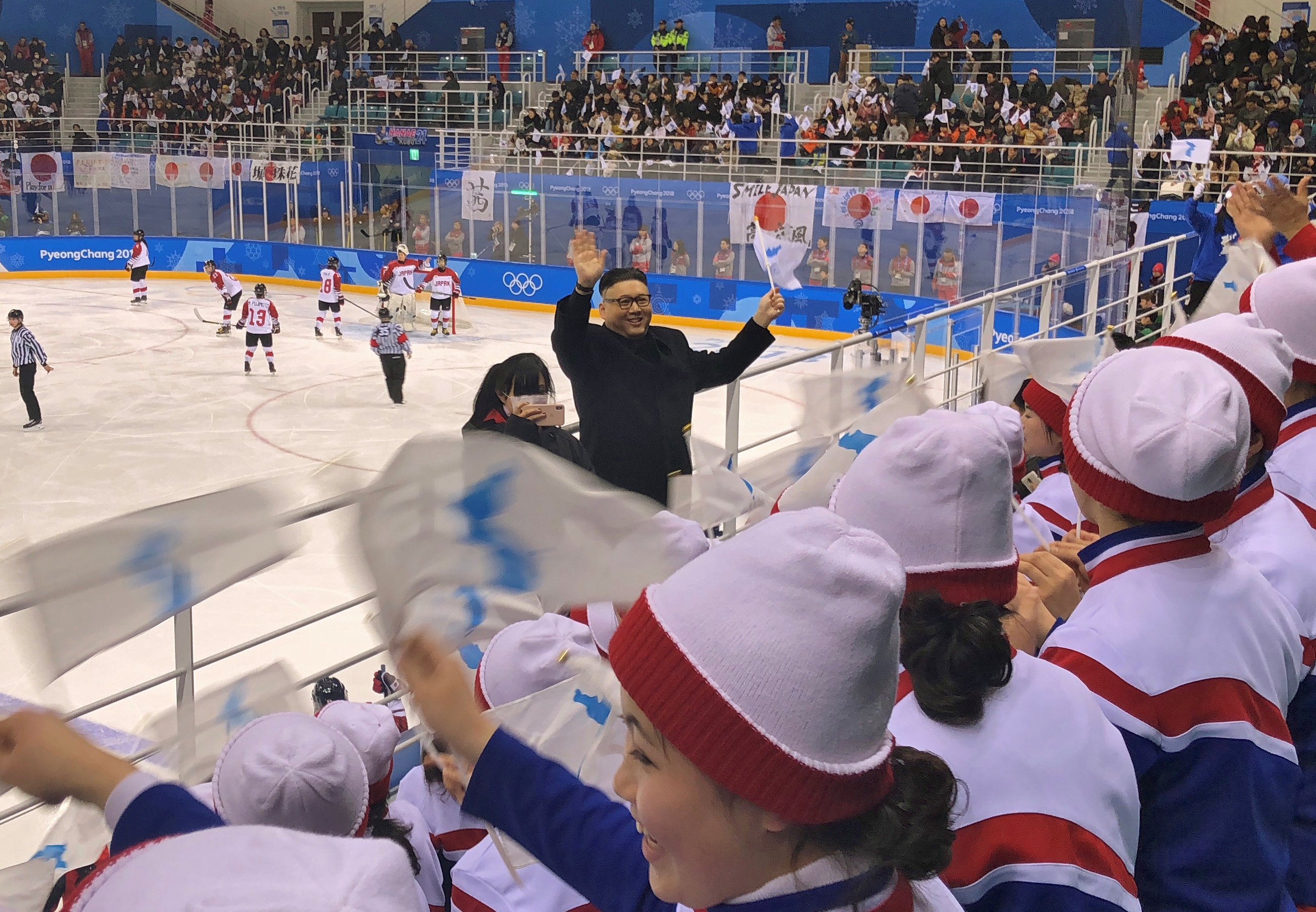 Valltaret veri-koreane shtangen nga sozia e liderit të tyre, Kim Jong Un