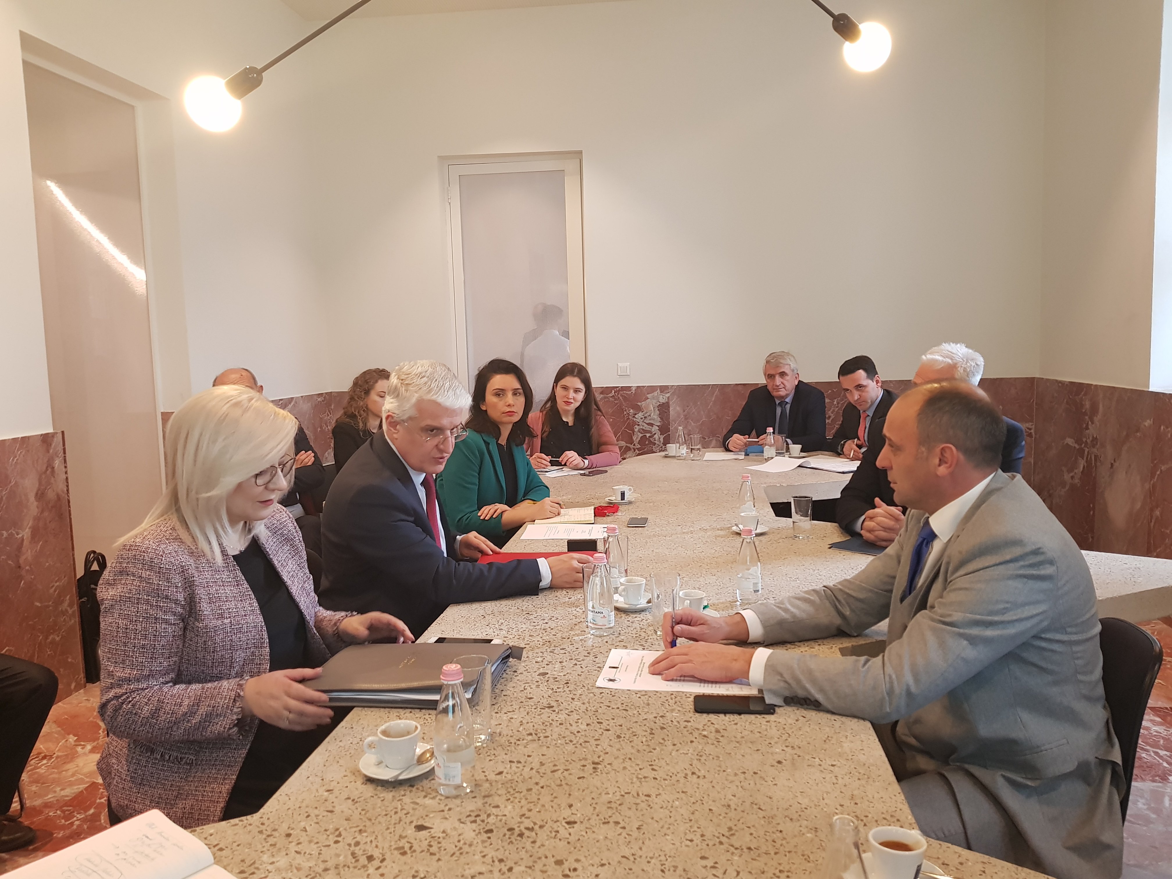 Shqipëria e Kosova merren vesh: Qendra e Arsimit të Diasporës ngrihet në Prishtinë