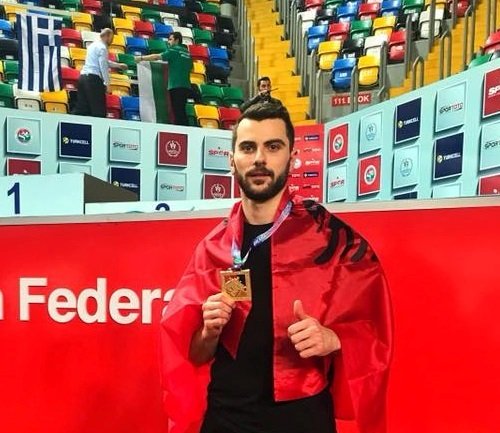 Atleti Izmir Smajlaj i siguron Shqipërisë medaljen e dytë të artë në Stamboll