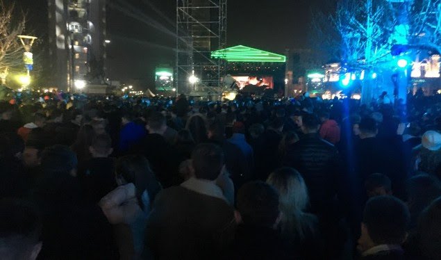 Performanca e Rita Orës, mijëra qytetarë në pritje të saj