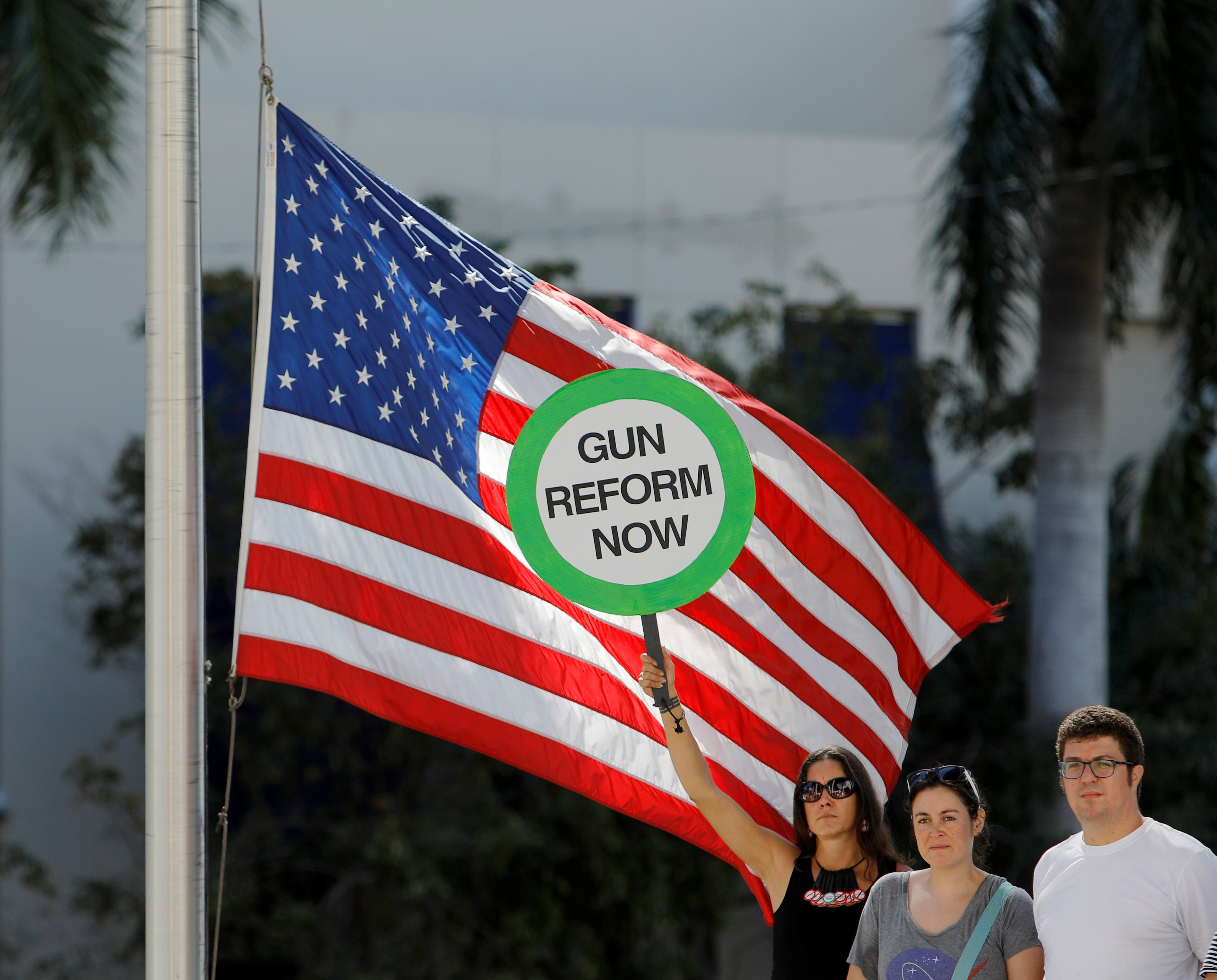 Trump qorton FBI-në për masakrën në shkollën e mesme në Florida