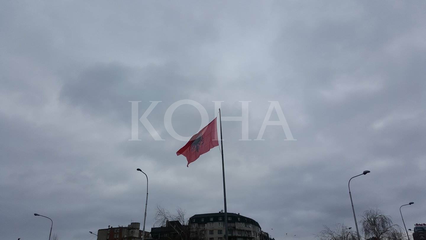 Rikthehet flamuri kombëtar “Te Rrethi”