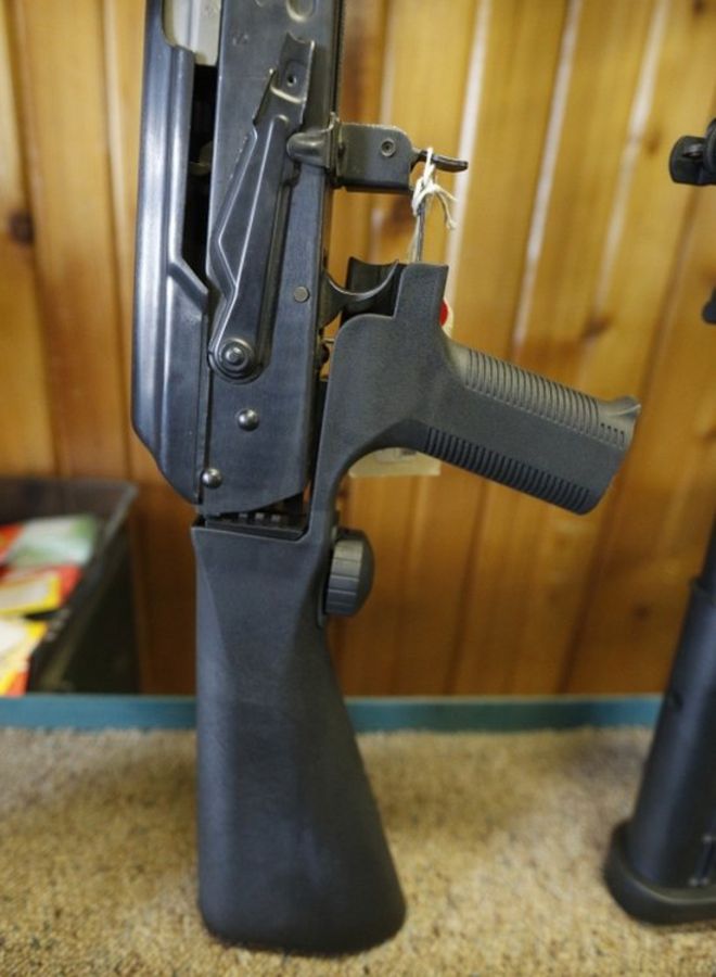 Trump ndalon aksesorin e armëve që kthen ato në automatike nga gjysmë automatike