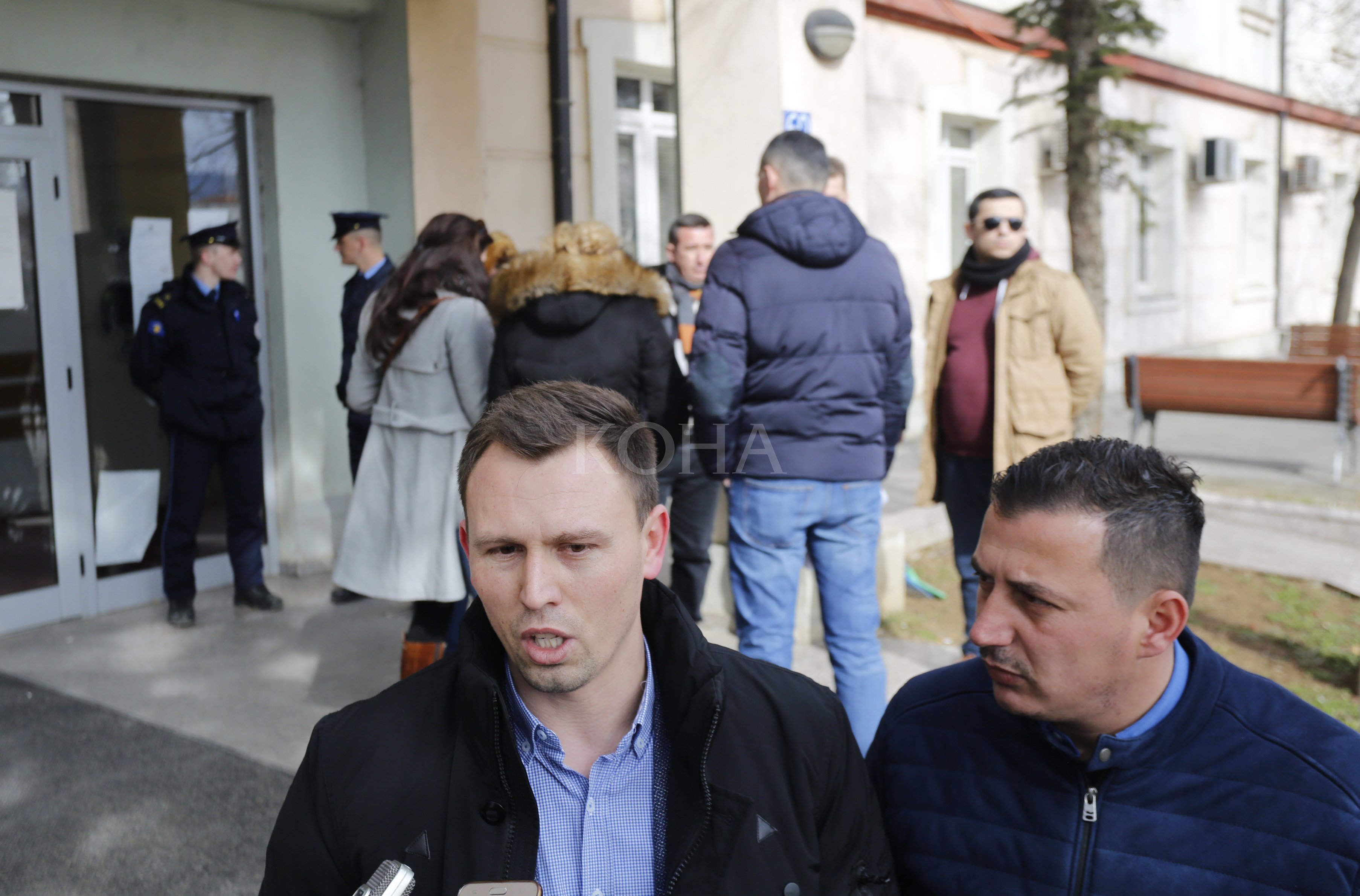 Studentët e biokimisë, me protestë para Ministrisë së Shëndetësisë kërkojnë licencimin e tyre