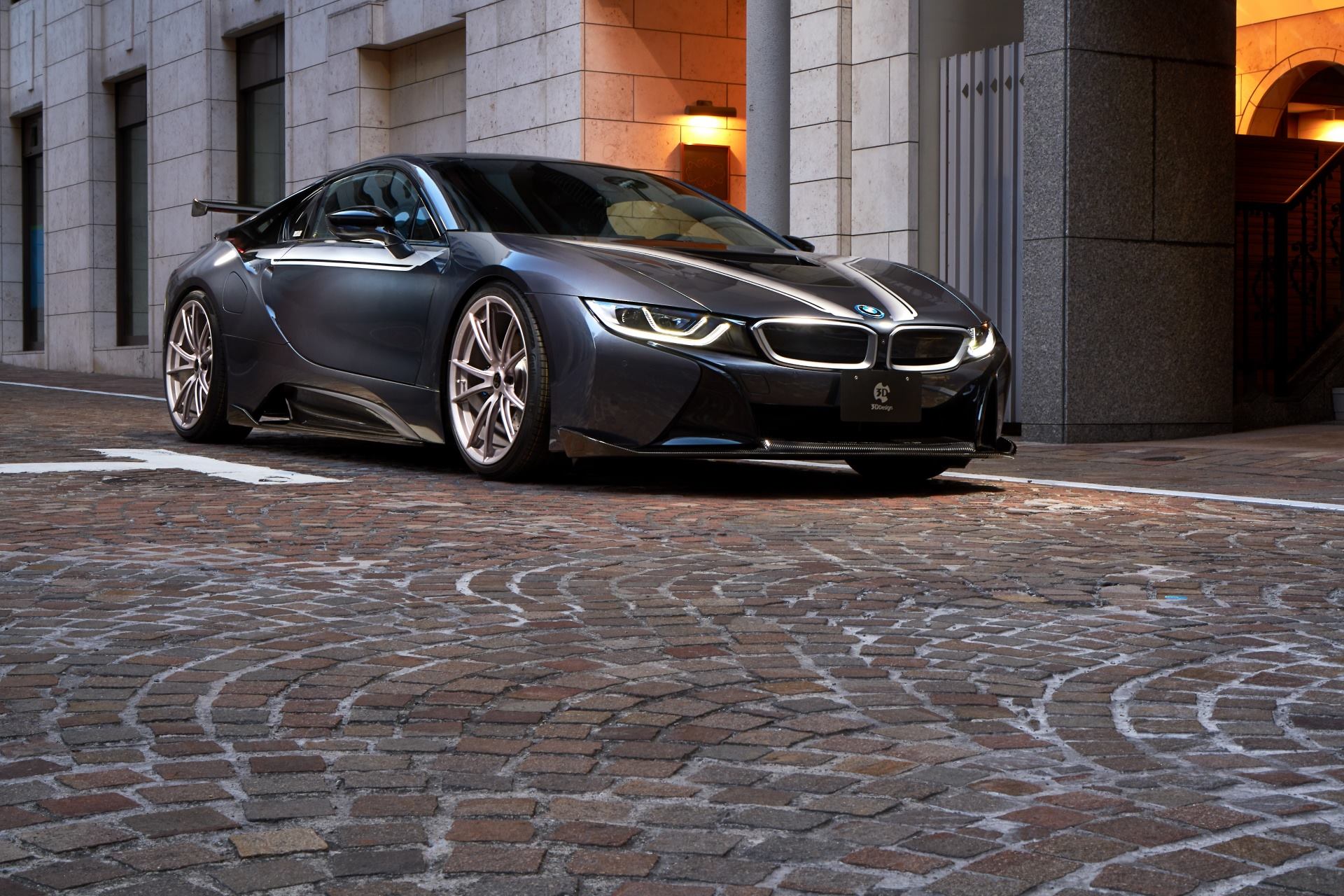 Japonezët i japin BMW i8-it pamje edhe më sportive