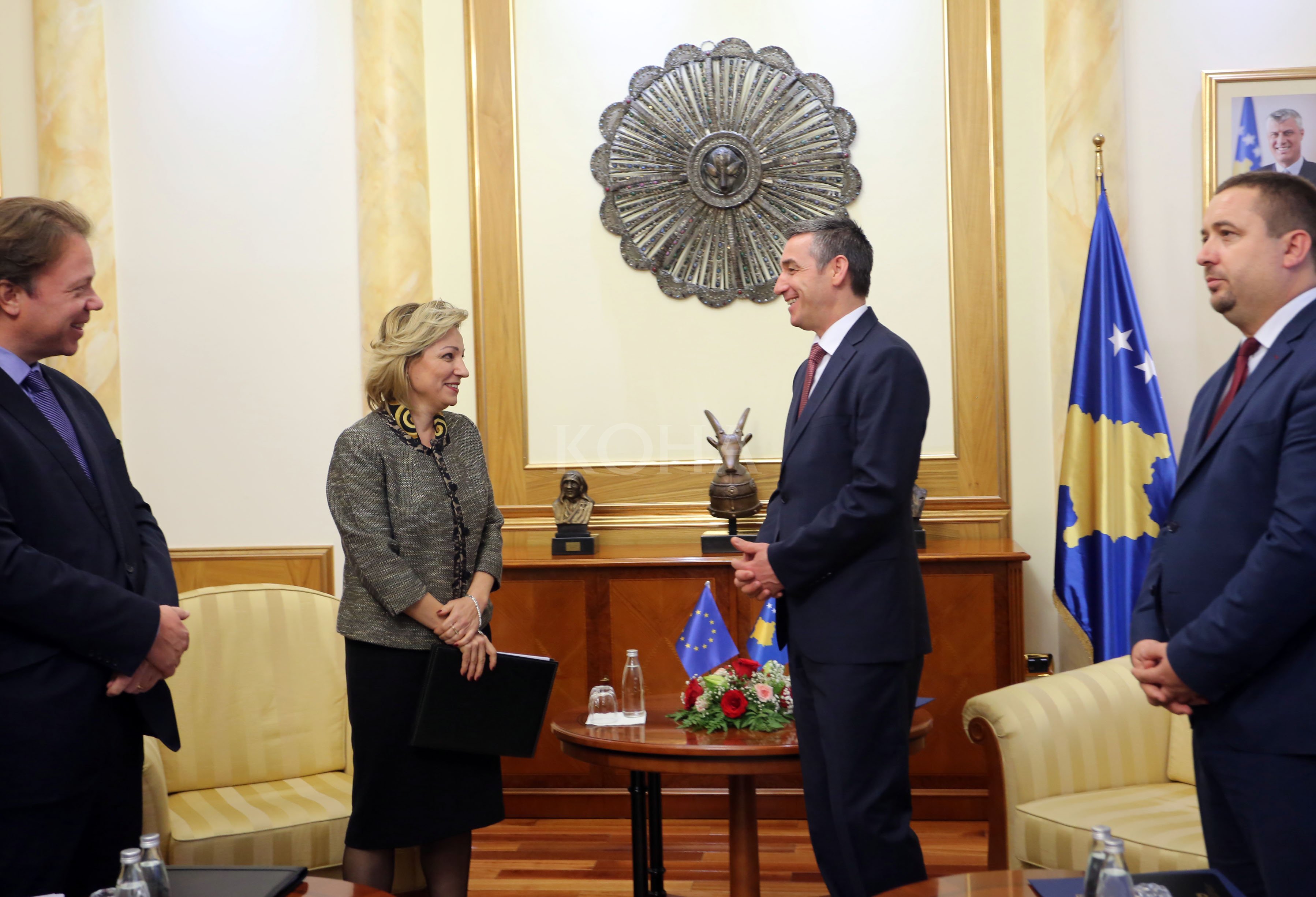 Apostolova dhe Veseli bëjnë thirrje për votim të demarkacionit