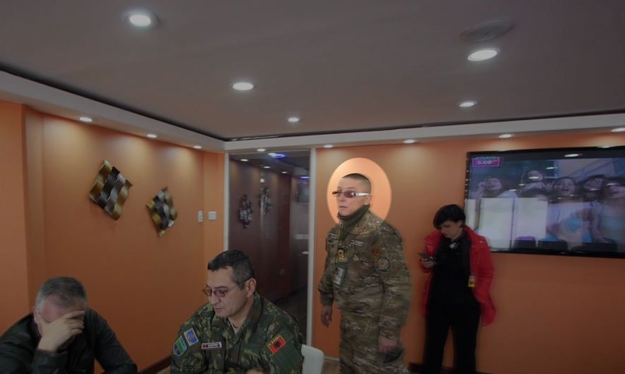 Ky është Artur Meçollari i dekoruar nga NATO që thotë se marrëveshja detare “cenon sigurinë kombëtare”