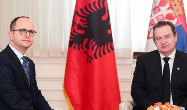 Bushati në Beograd i jep mbështetje dialogut Kosovë-Serbi