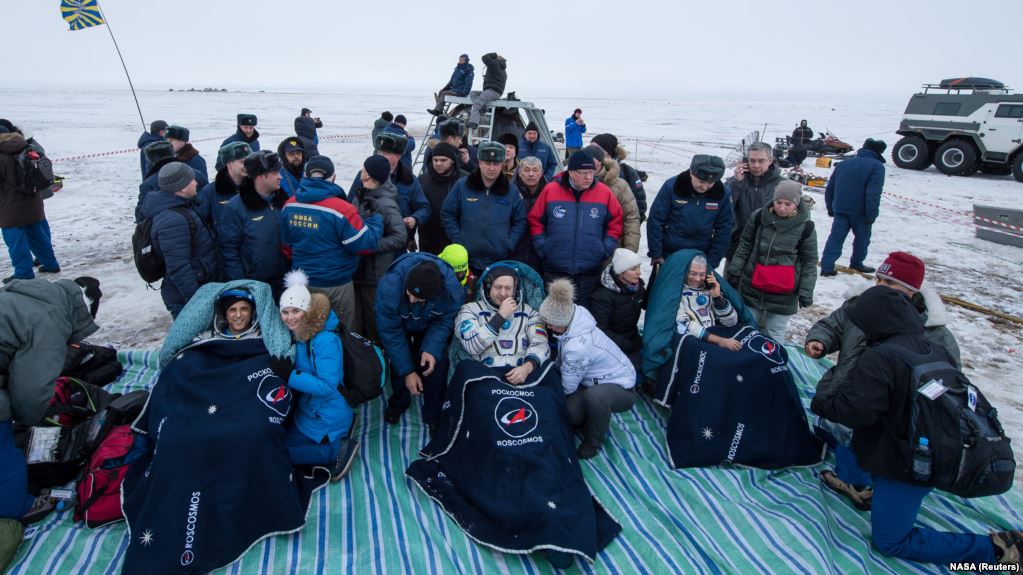 Tre astronautë kthehen në Tokë pas gjashtë muajve të misionit në Gjithësi