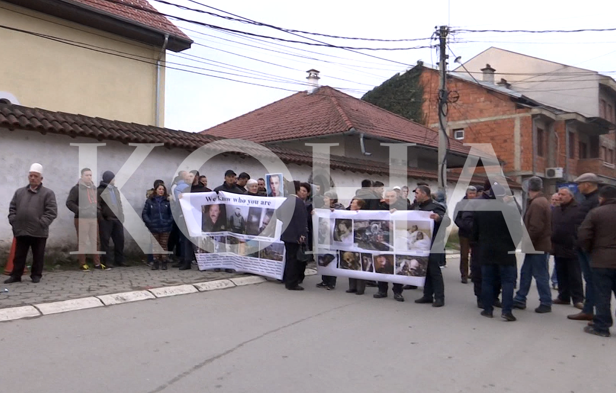 Familjarët e viktimave e cilësojnë fitore mos-ardhjen e pelegrinëve serbë në Gjakovë
