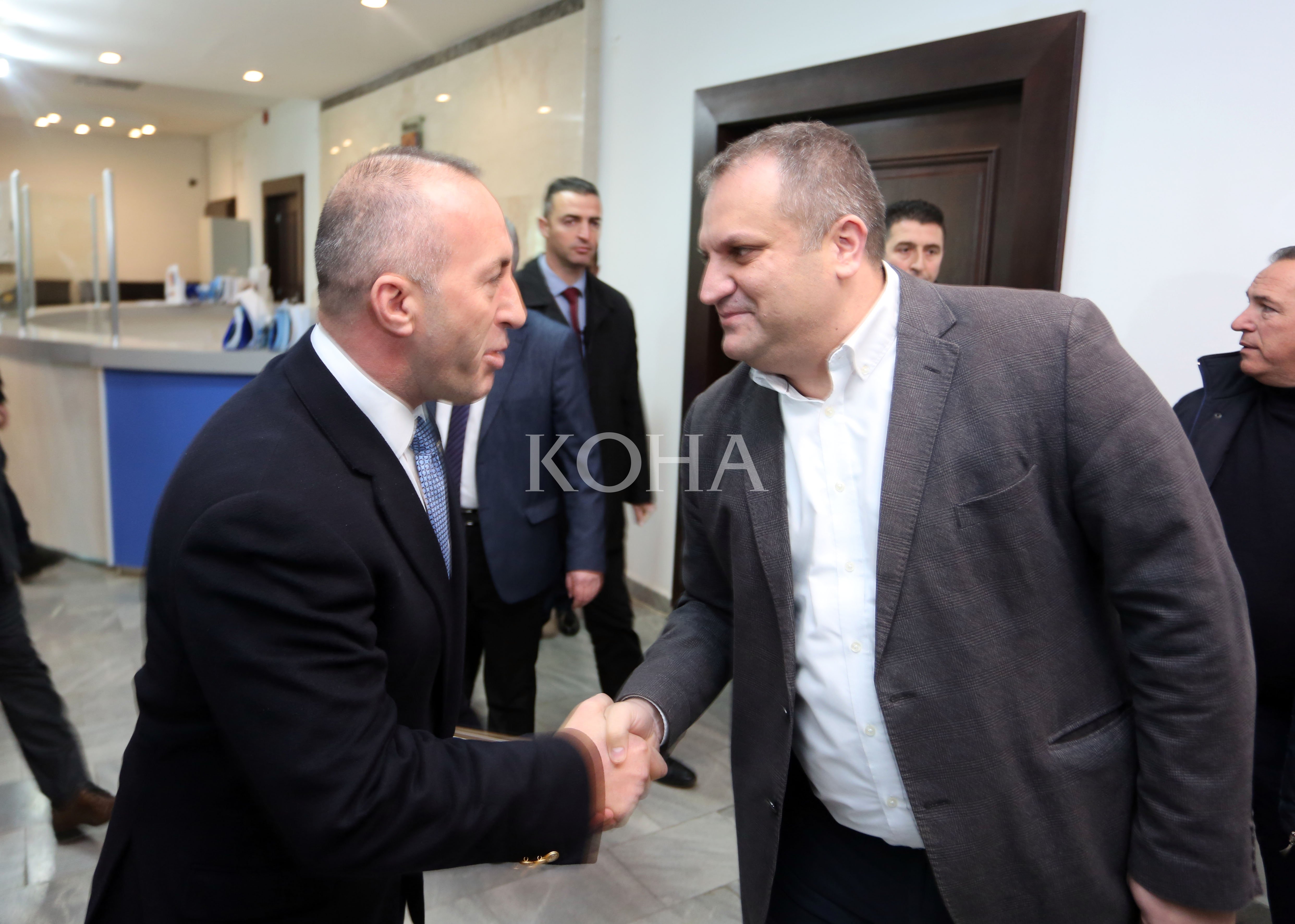 Haradinaj te Ahmeti, diskutojnë për Ligjin për Prishtinën e Pallatin e Rinisë