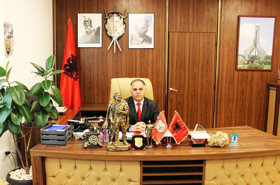 Kryetari i komunës që nis punën para orës 6