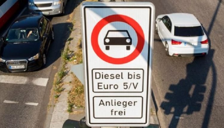 Hamburgu, qyteti i parë që ndalon veturat me naftë
