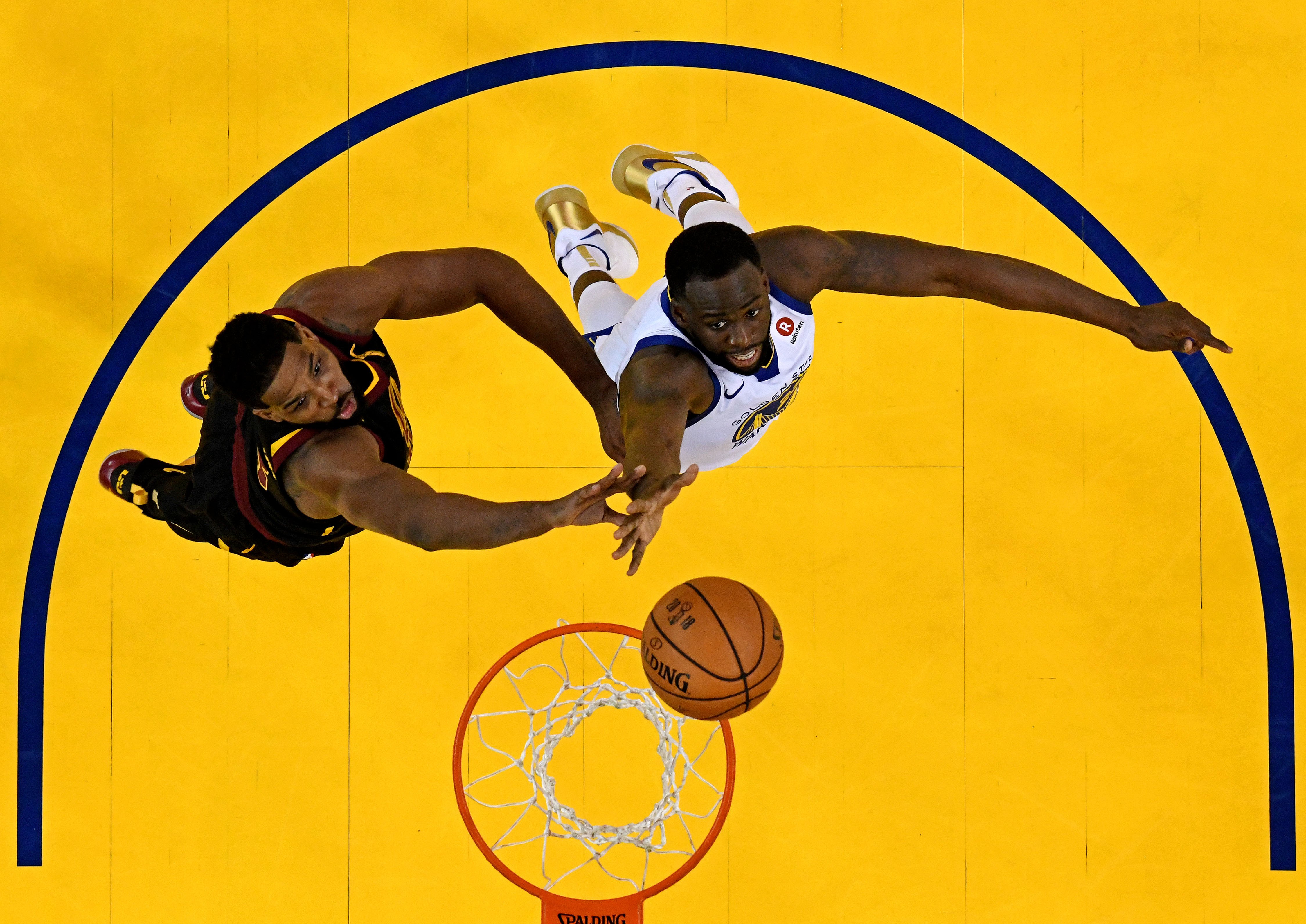 Golden State fiton ndeshjen e tensionuar të serisë finale