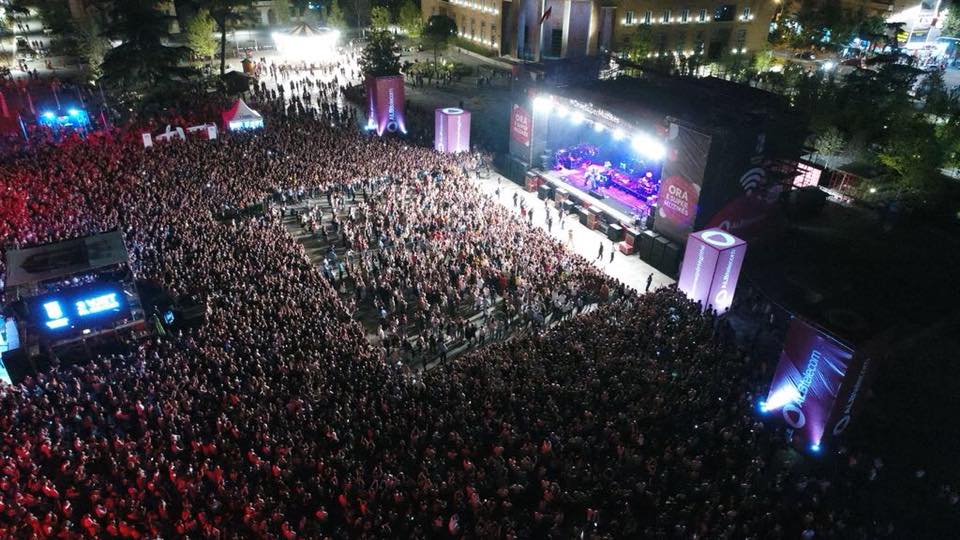 Ermal Meta i emocionuar: Vendi im faleminderit, nuk kam për ta harruar