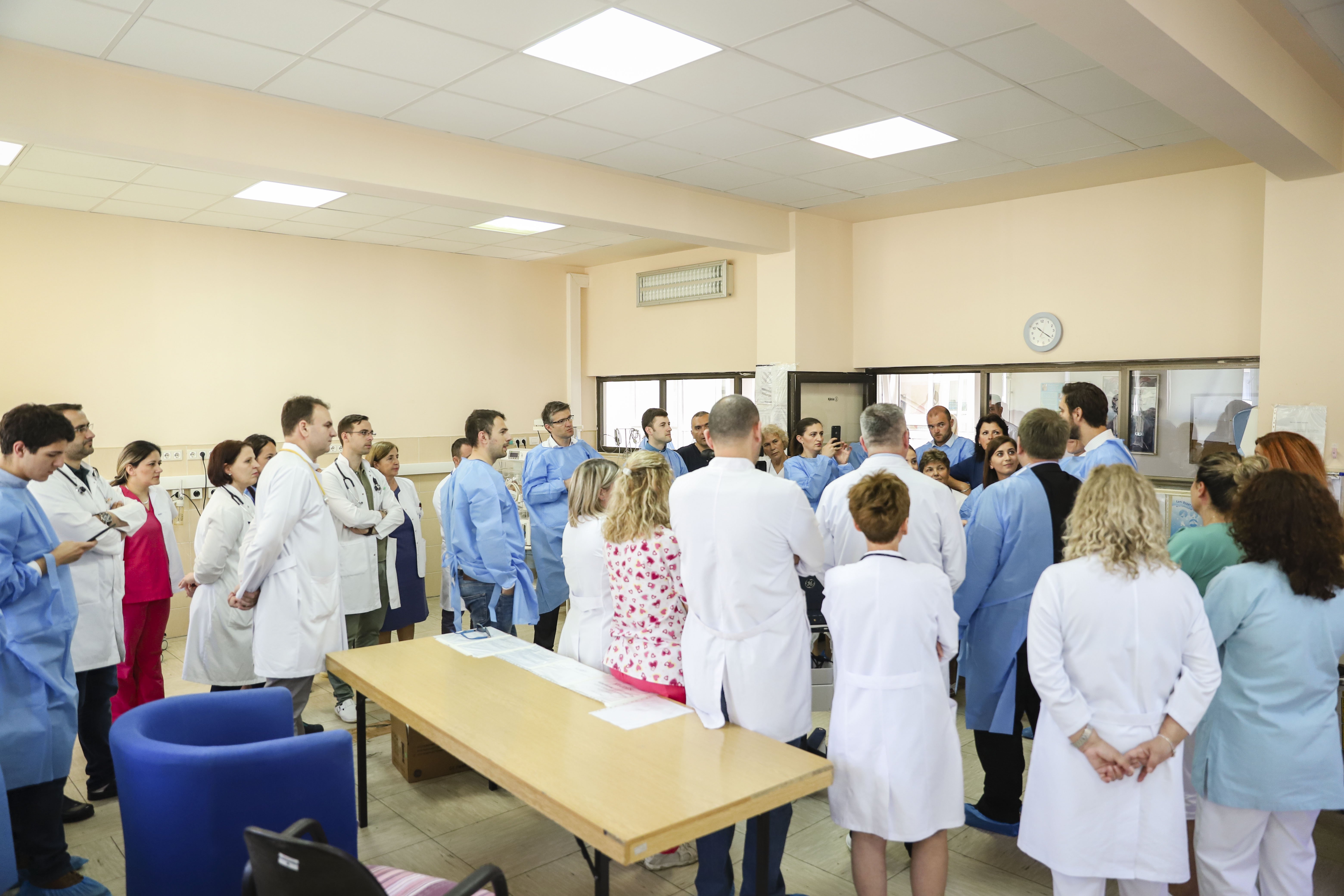 Neonatologjia e QKUK-së bëhet me ultrazë për ekzaminim të foshnjave