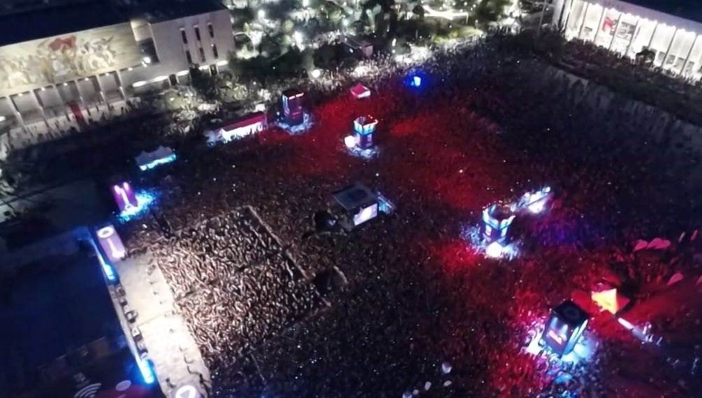 Rreth 250 mijë njerëz ndoqën ritmin e Rita Orës në Tiranë