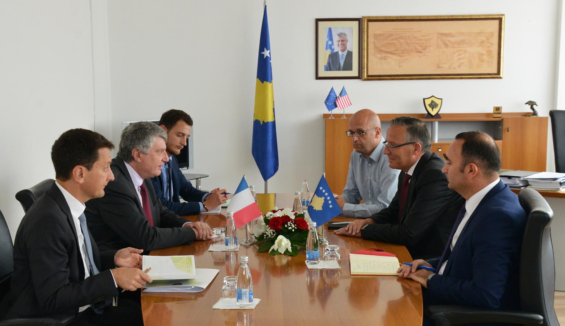 Ambasadori francez inkurajon ministrin Hamzaj për disiplinë financiare
