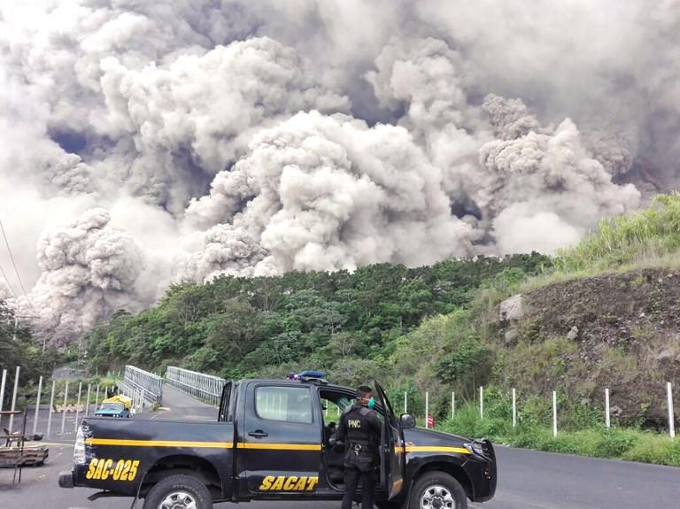 Vullkani “Fuego” në Guatemalë fshin fshatra të tëra, regjistrohen 68 viktima