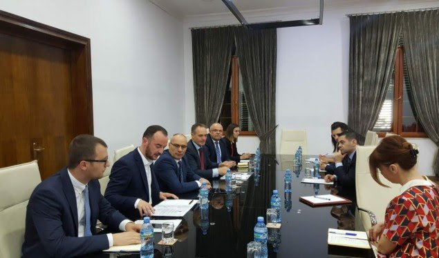 Ministri i Ekonomisë së Shqipërisë i gatshëm për heqjen e Roaming-ut