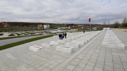 Arrestohet një vajzë pasi shkaktoi dëm në Kompleksin “Adem Jashari”