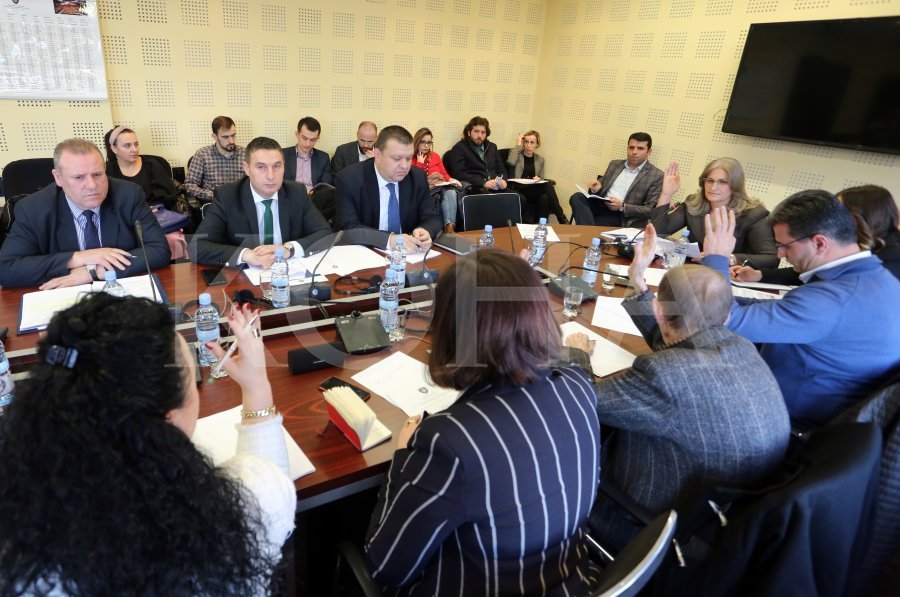 Dështon mbledhja e Komisionit për Arsim, mungoi ministri dhe kryetari i Komisionit