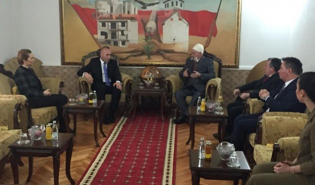 Kryeministri bëri homazhe në Prekaz, vizitoi kullën e Jasharëve