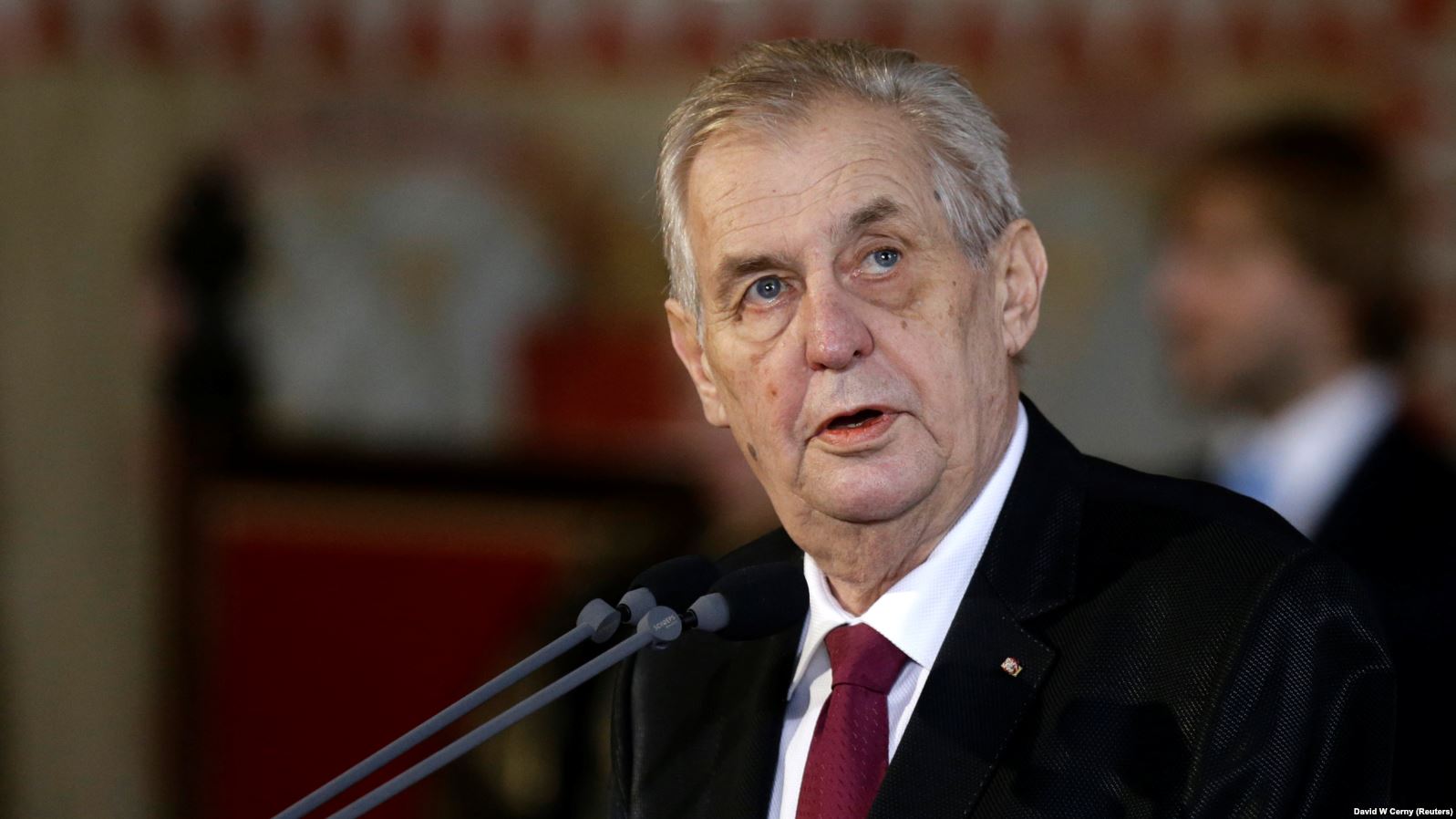 Zeman nis zyrtarisht mandatin e dytë si president i Çekisë