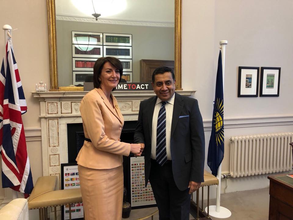 Jahjaga e Ahmad: Diskutojnë për ndërkombëtarizimin e çështjes së viktimave seksuale gjatë lutës në Kosovë
