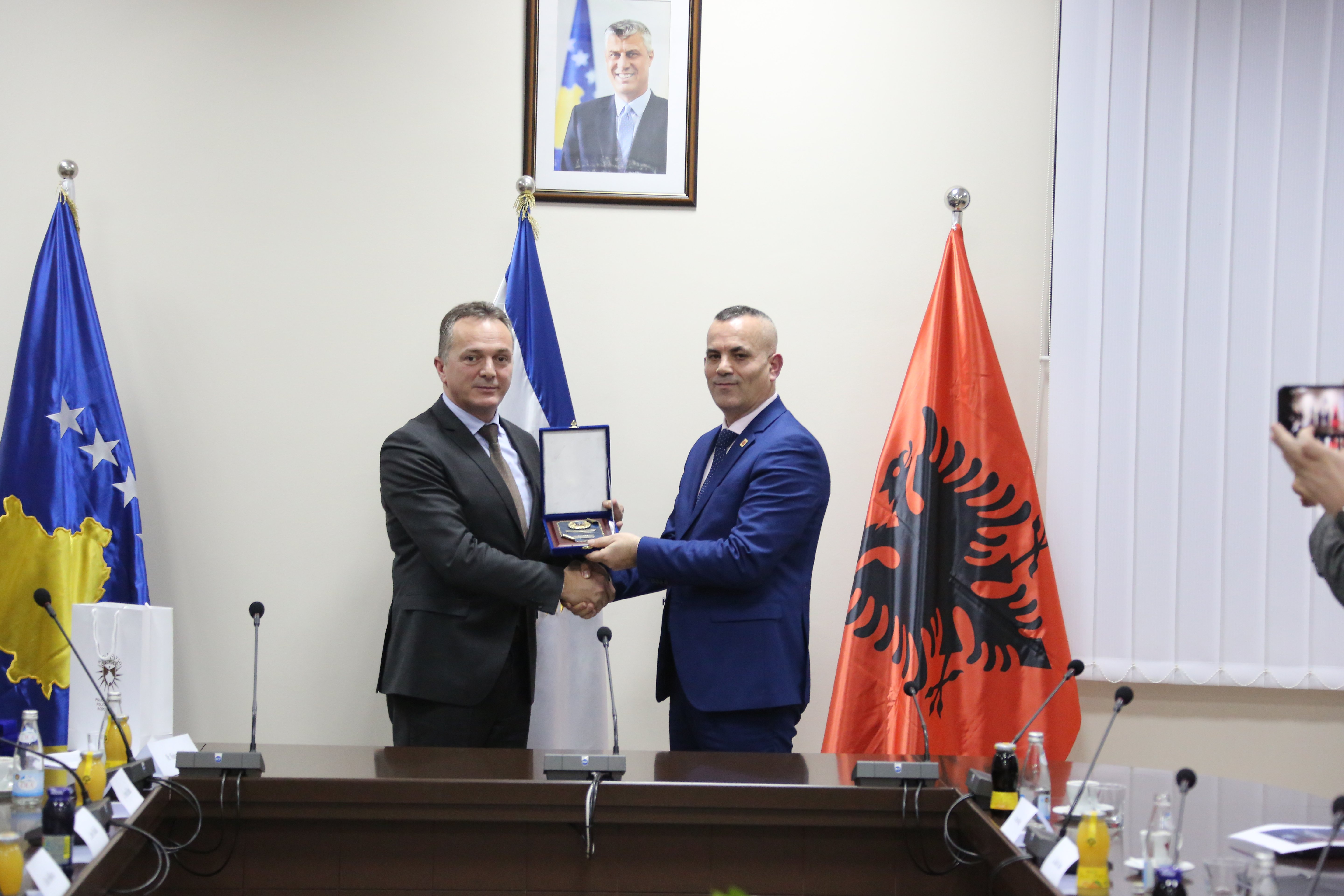 Vlerësohen të suksesshme patrullimet e përbashkëta policore Kosovë-Shqipëri
