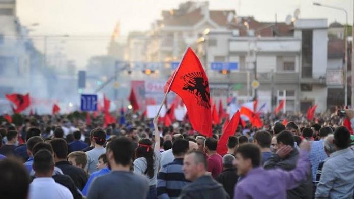 Loja me shqipen, absurdi i shqiptarëve në Maqedoni
