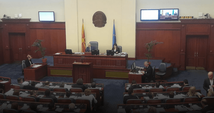 Tension në Kuvendin e Maqedonisë për Ligjin e gjuhëve, Xhaferi e lë pikë të fundit të seancës
