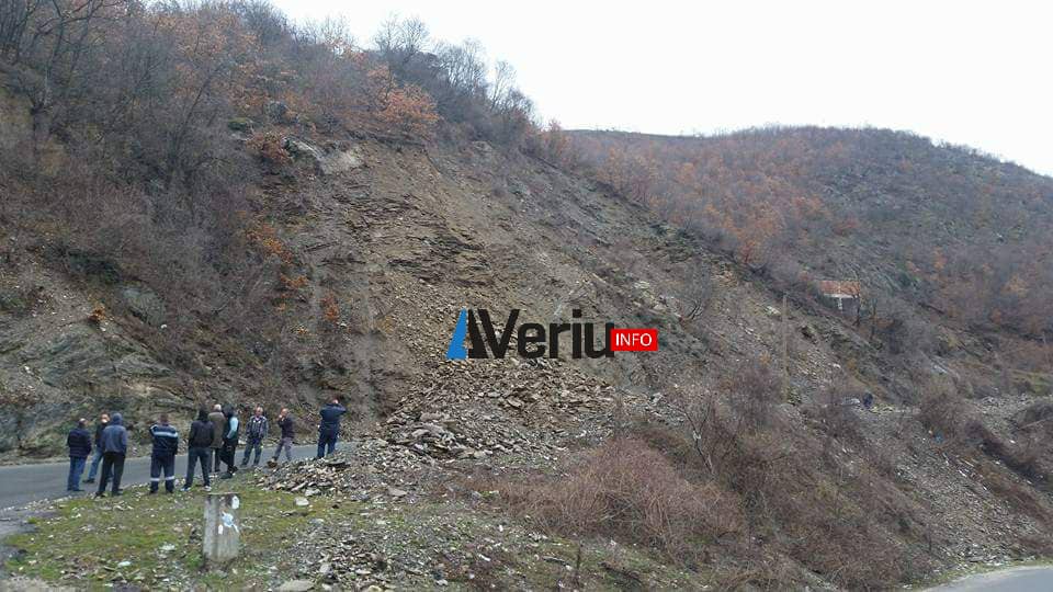 Rrëshqitje e madhe gurësh në rrugën Mitrovicë – Podujevë, bllokohet Shala e Bajgorës