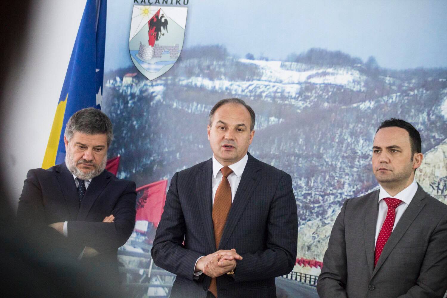 Hoxhaj: Maqedonia ka kërkuar përkrahjen e Kosovës në aplikimin e dy-gjuhësisë