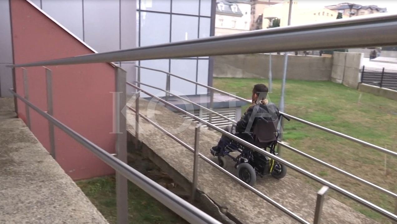 “Në Kosovë është sfidë e madhe të jesh person me nevoja të veçanta”