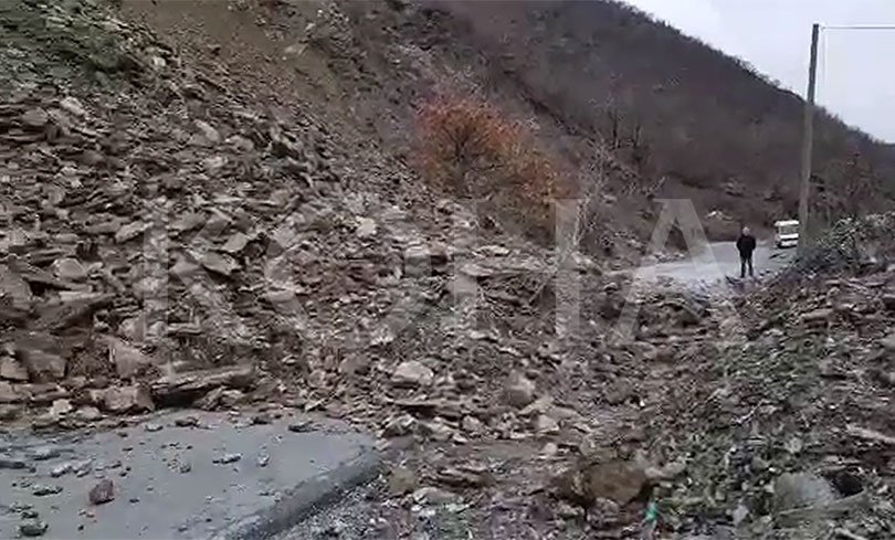 Rrëshqitje e madhe gurësh në rrugën Mitrovicë – Podujevë, bllokohet Shala e Bajgorës