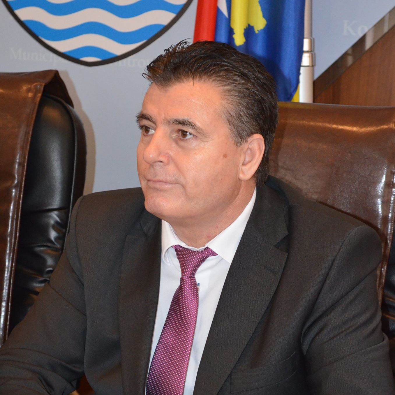 Bahtiri dënon ashpër thyerjen dhe zjarrvënien në QMF në veri të Mitrovicës