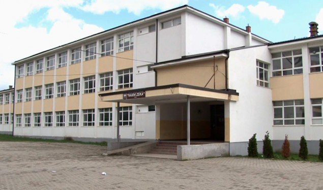 Nxënësit paguajnë vetë për sigurimin në shkollën “Haxhi Zeka” në Istog, prindërit për e kundër