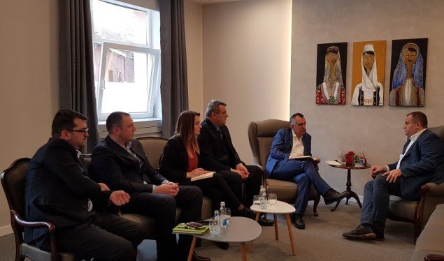 OAK i ankohet Ahmetit se mungojnë kushtet për biznes në kryeqytet