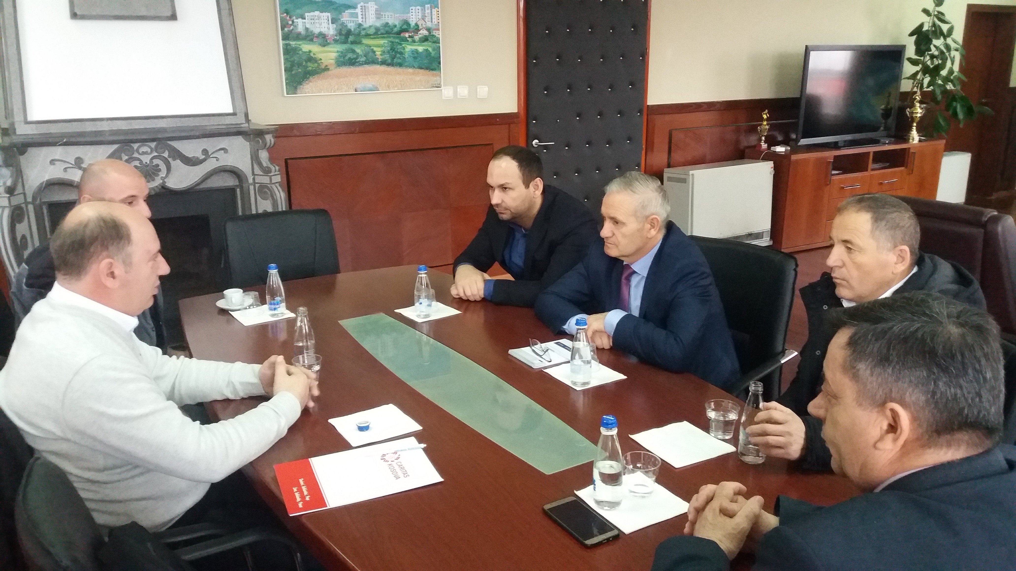 Klina dhe Caritas Kosova me projekt për hapje të vendeve të reja të punës në shëndetësi