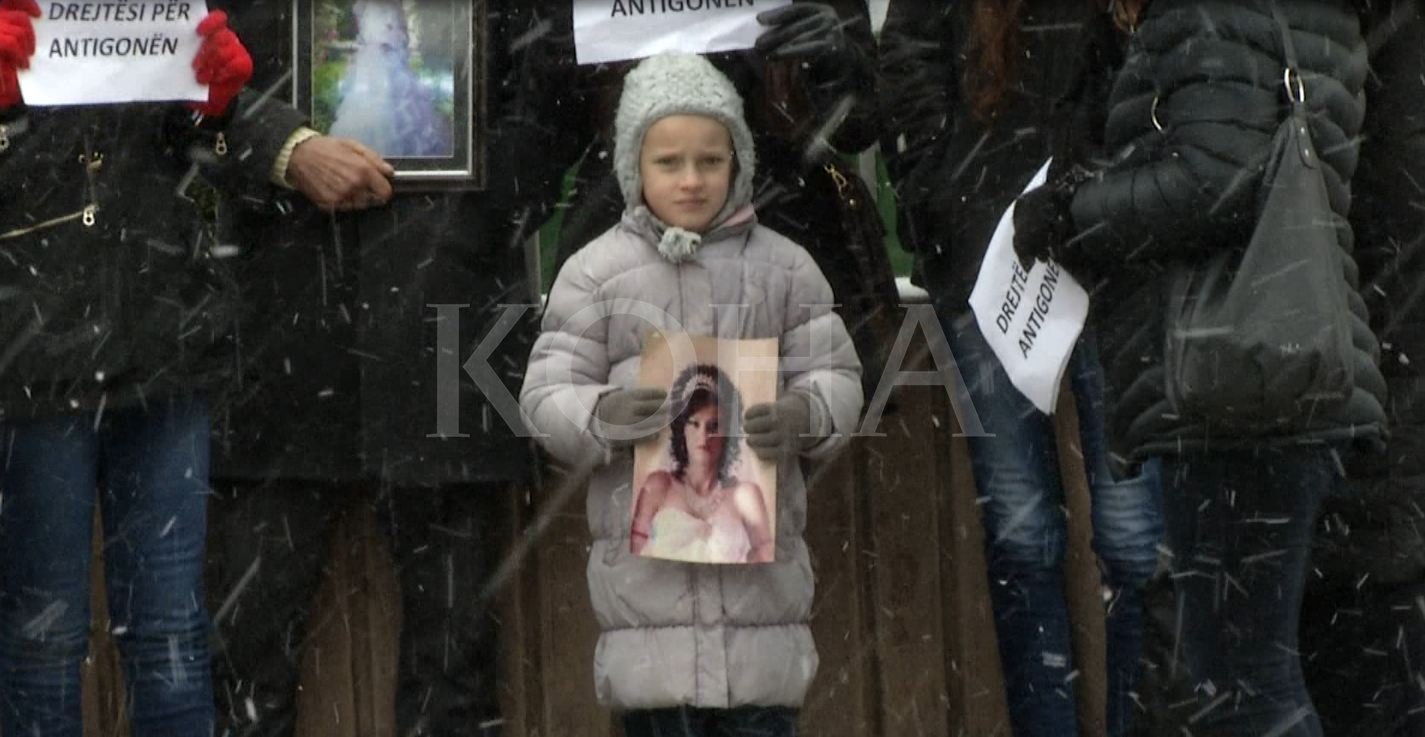 Në Rahovec u protestua për drejtësi në rastin e së ndjerës, Antigona Morina