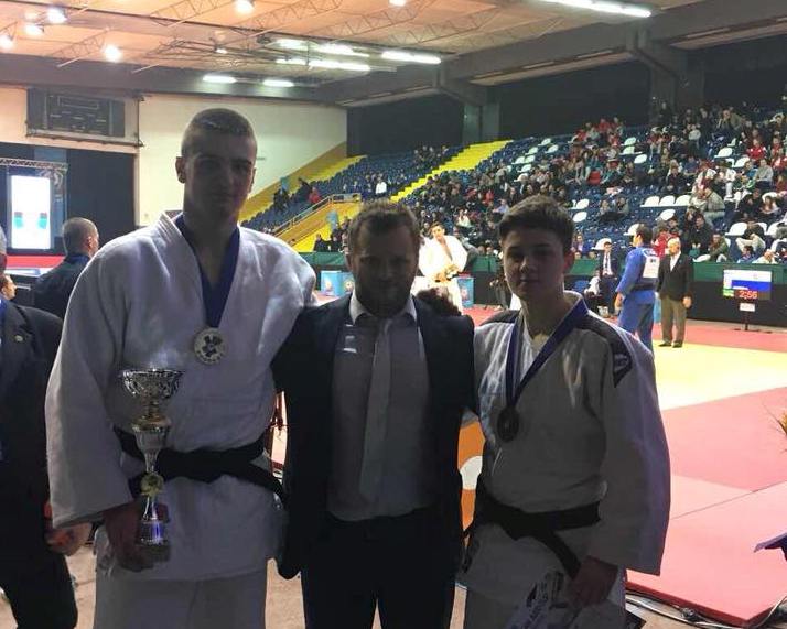 Kosova rrëmben edhe dy medalje në xhudo, Zeka i artë e Fazliu e bronztë në Sarajevë