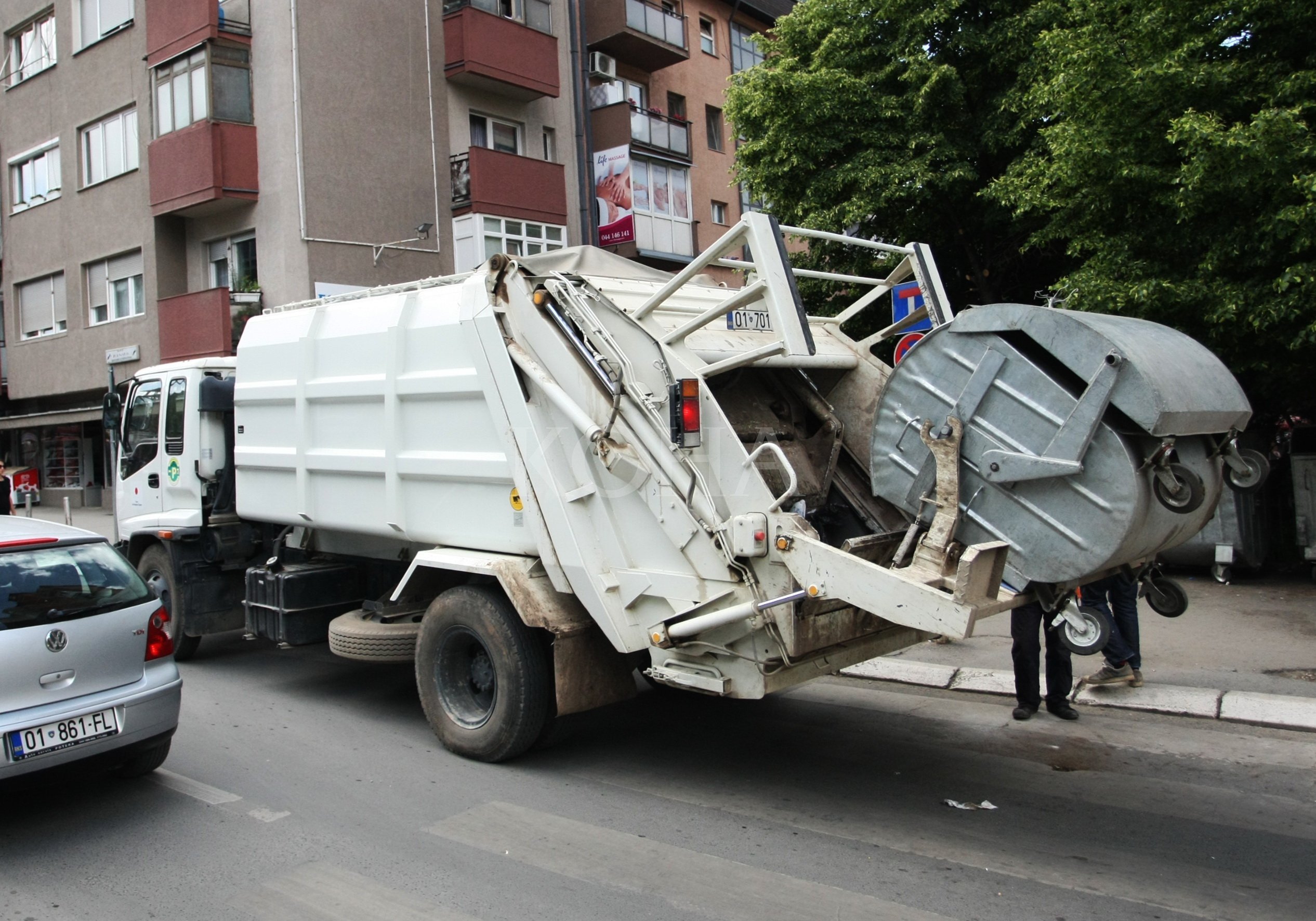 Kompania e pastrimit në Gjilan u jep një muaj afat borxhlinjve