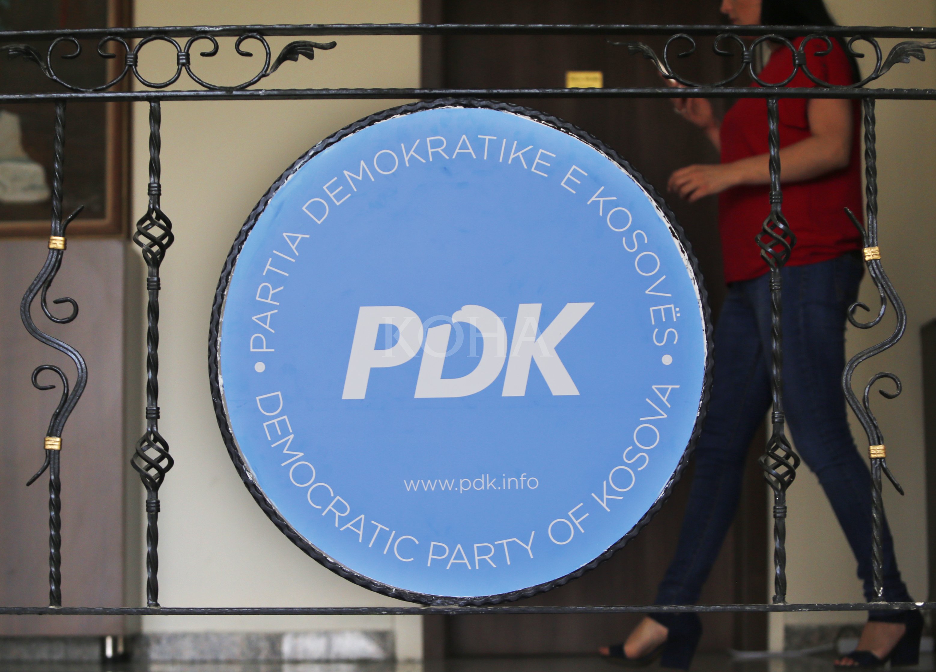 Pakënaqësitë shkaktojnë dorëheqje të një pjese të strukturave të PDK-së në Fushë-Kosovë