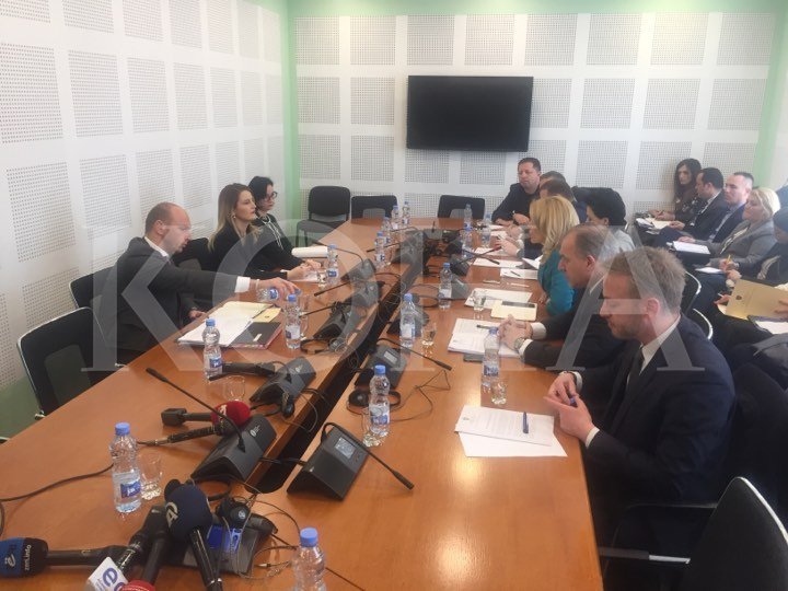 Hoxha thotë se kosovarët do të lëvizin pa viza brenda këtij viti
